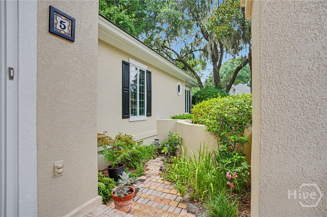 5 Lakewood Retreat