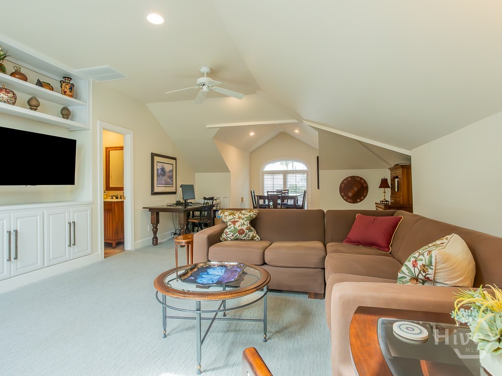 6 Huntingwood Retreat