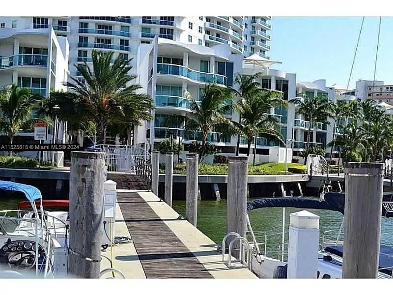 7900 Harbor Island Dr # 920