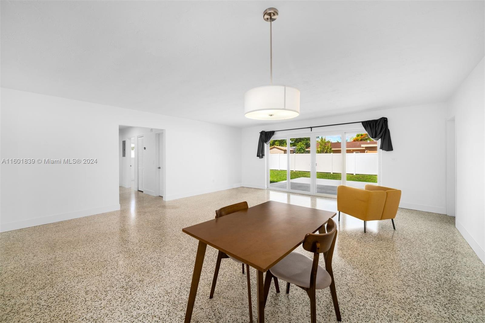 19712 NE 11th Ct