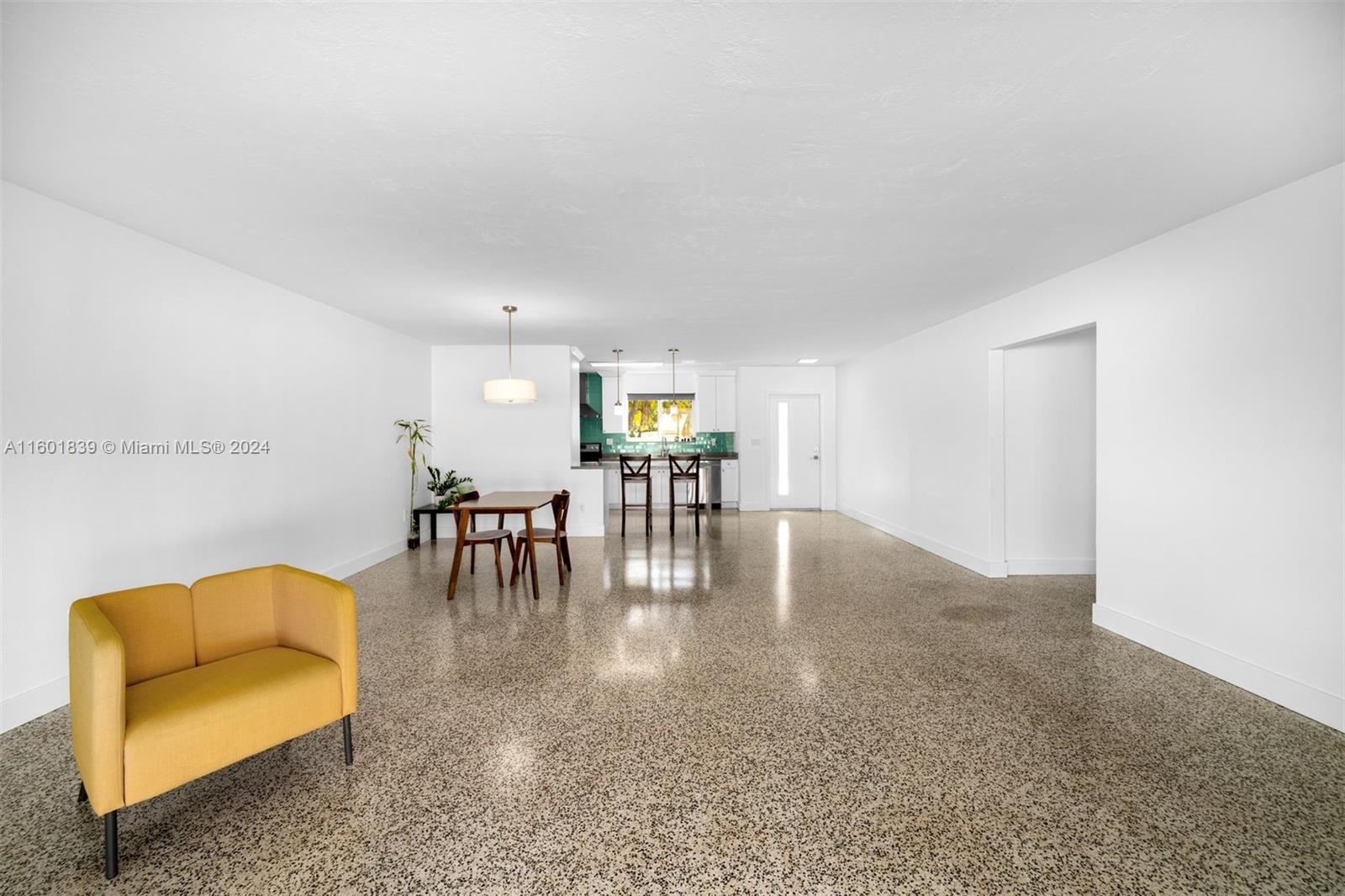 19712 NE 11th Ct
