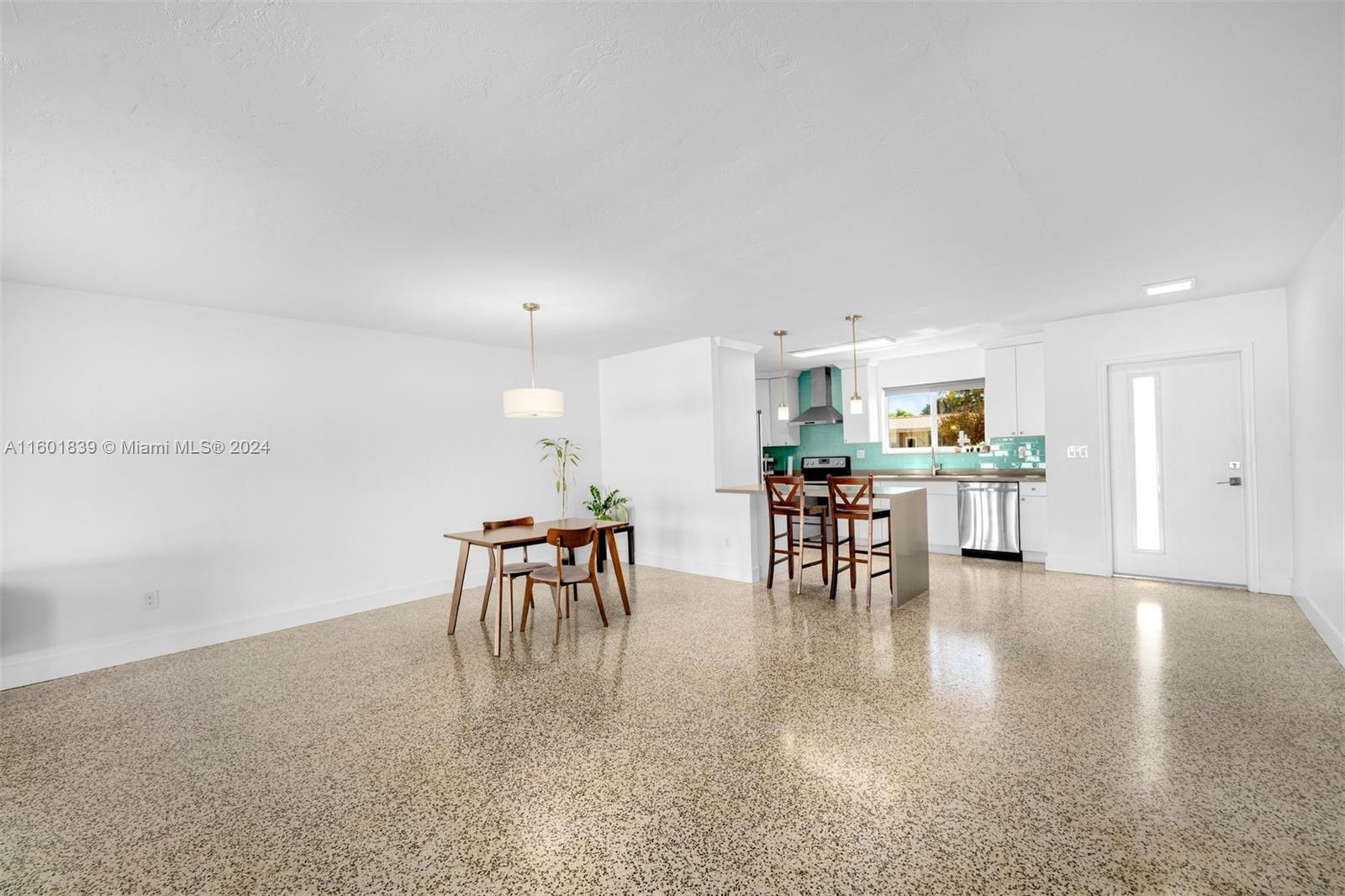 19712 NE 11th Ct