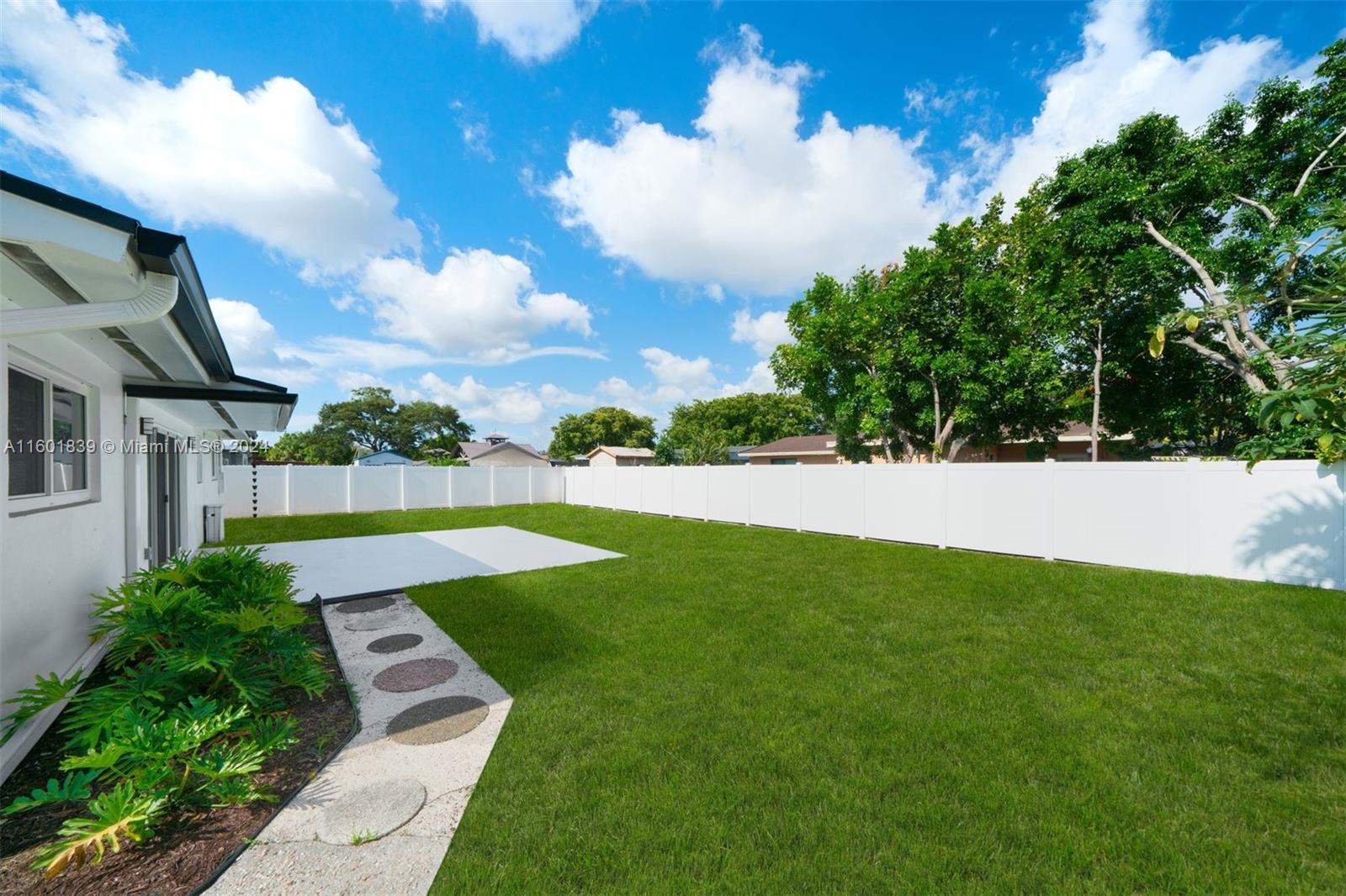 19712 NE 11th Ct
