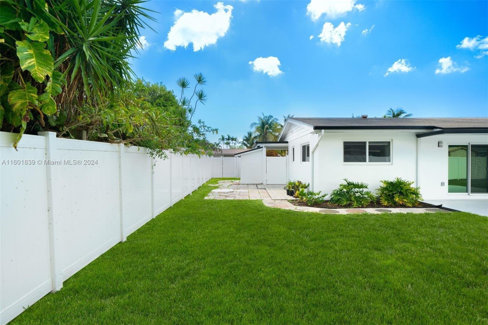 19712 NE 11th Ct