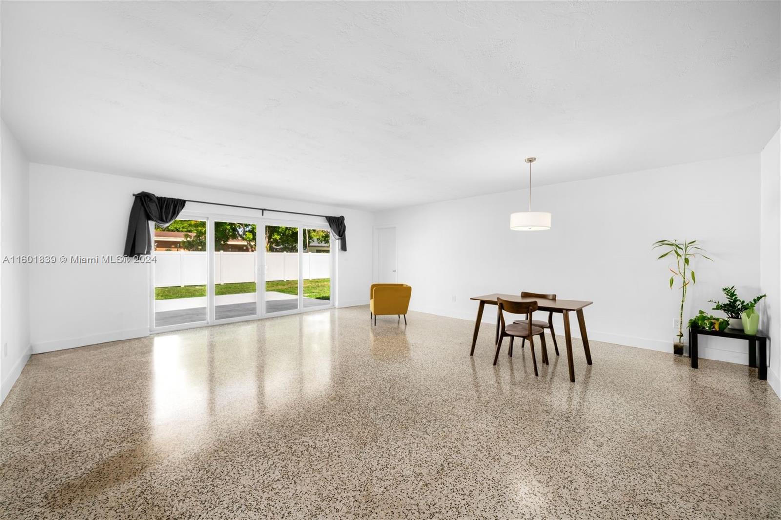 19712 NE 11th Ct