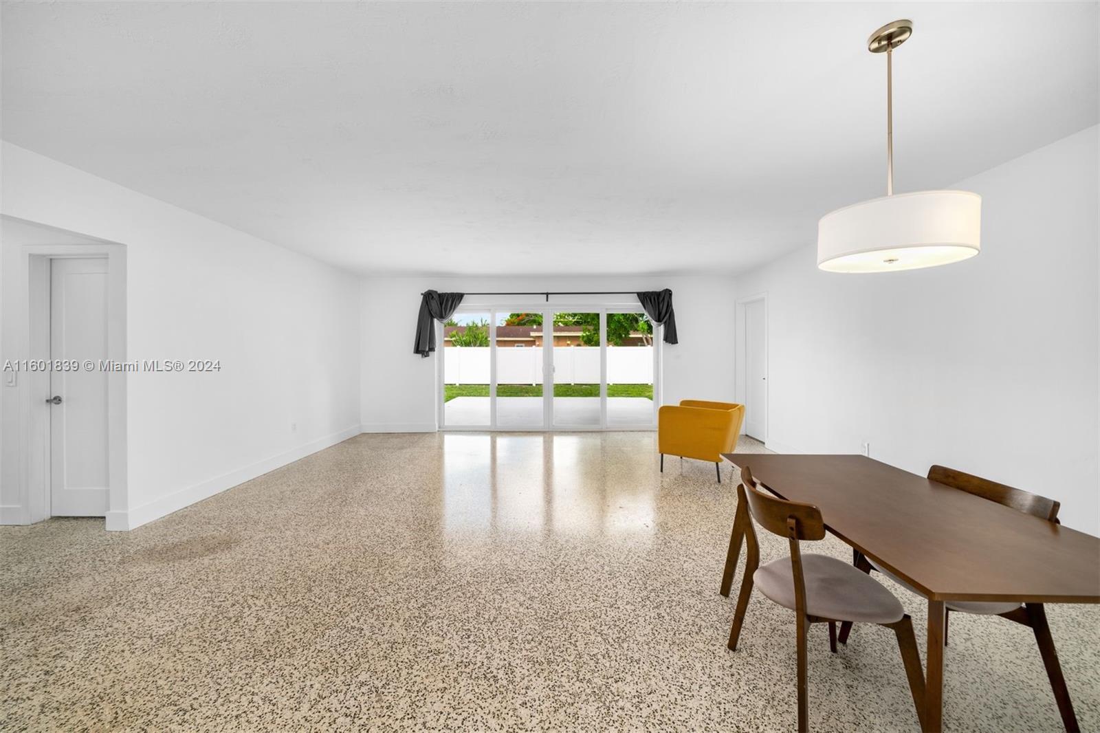 19712 NE 11th Ct