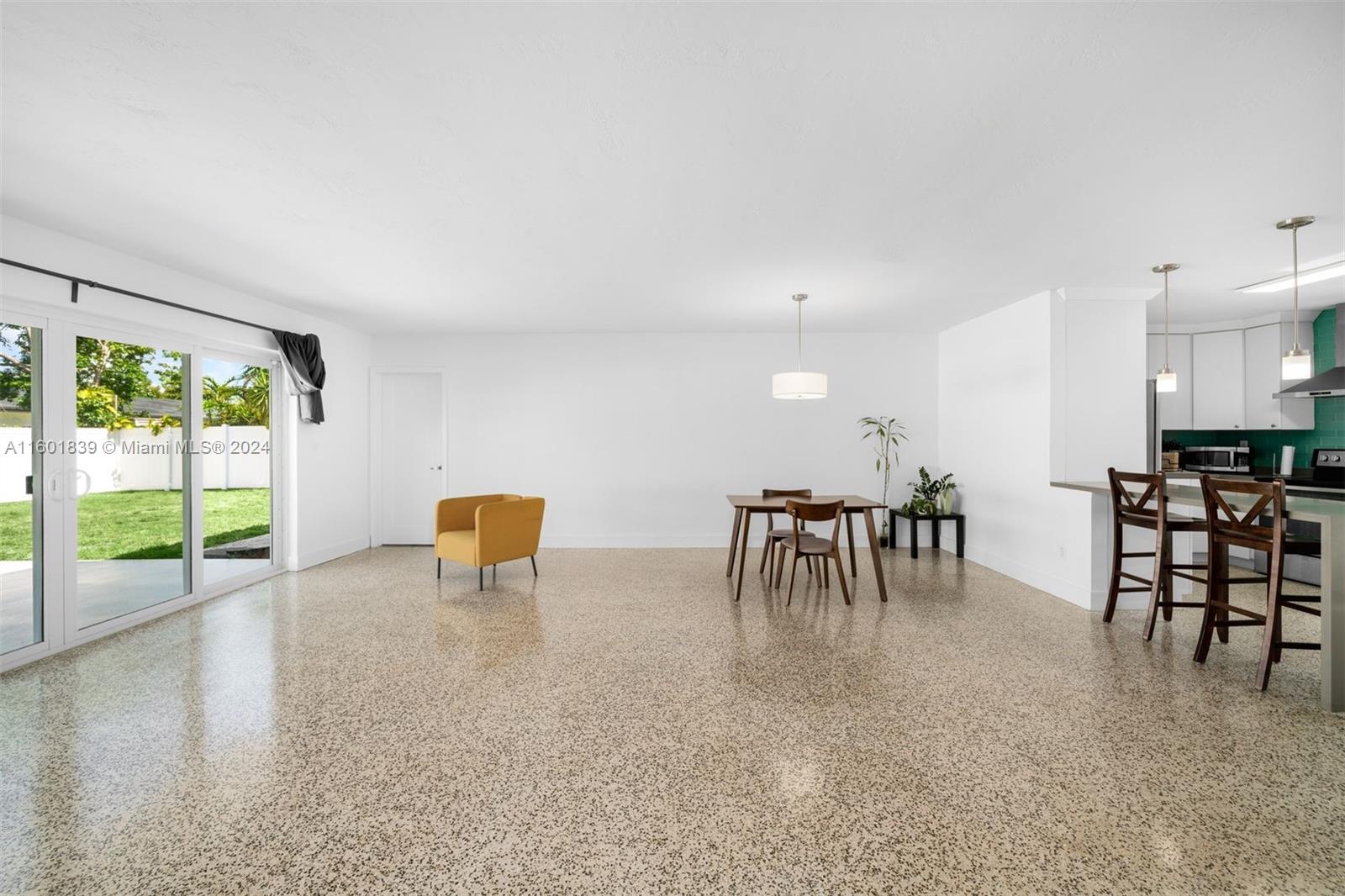 19712 NE 11th Ct