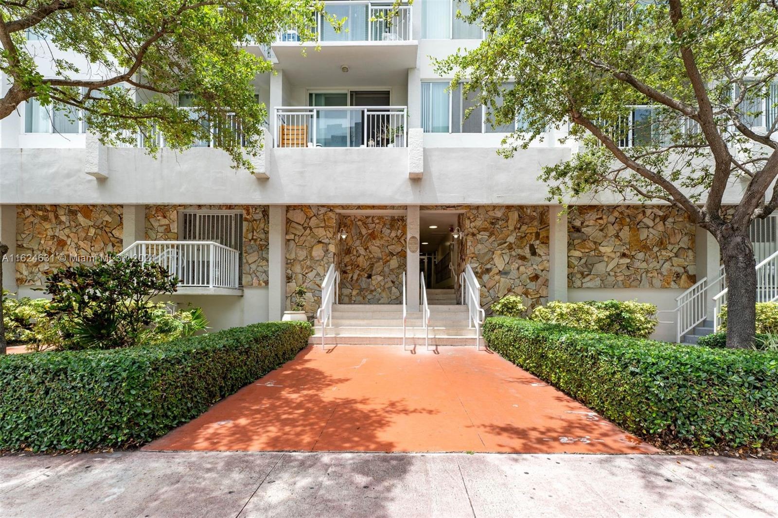 1345 Lincoln Rd # 402