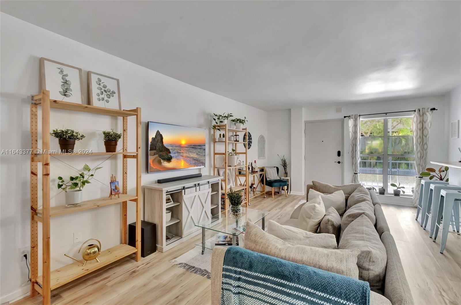 1340 Lincoln Rd # 203
