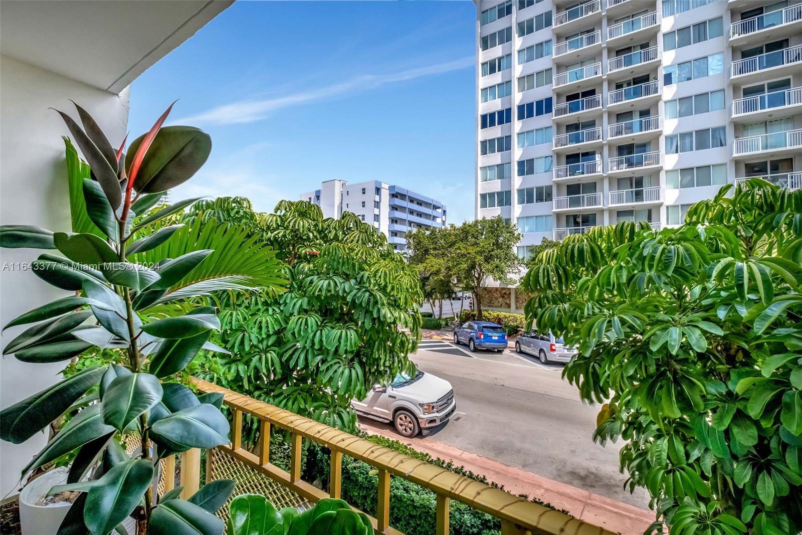 1340 Lincoln Rd # 203