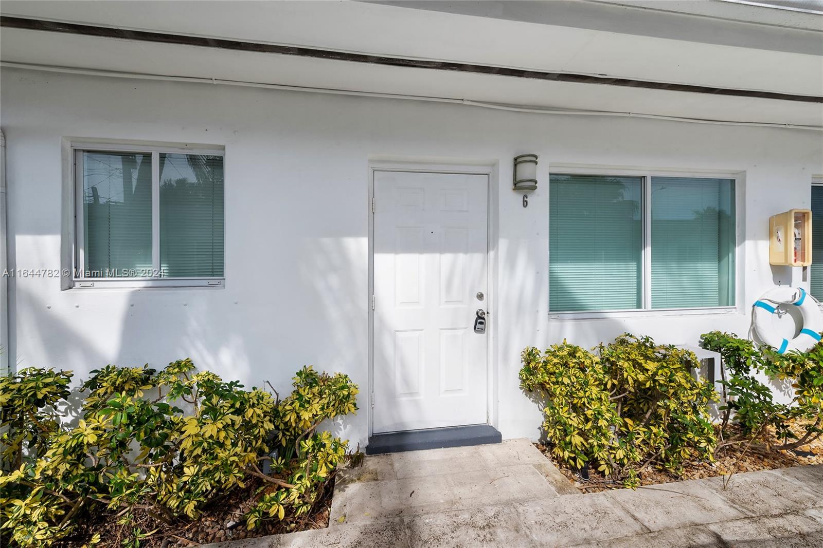 932 Moffett St # 6