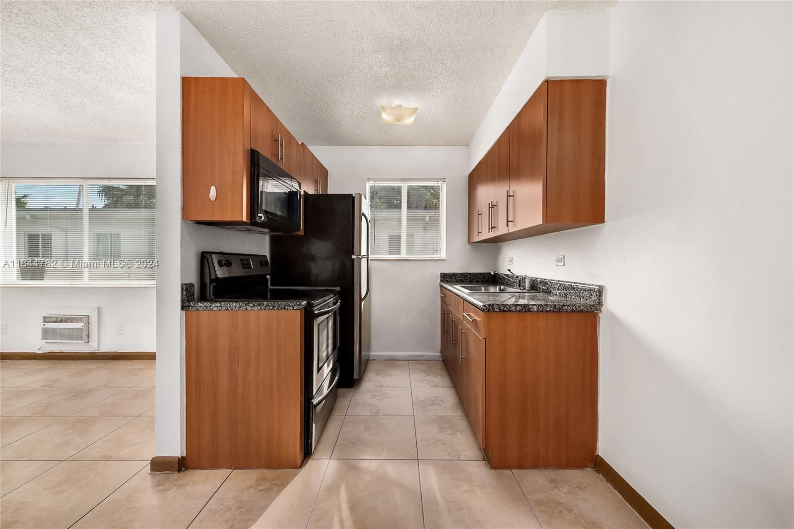 932 Moffett St # 6