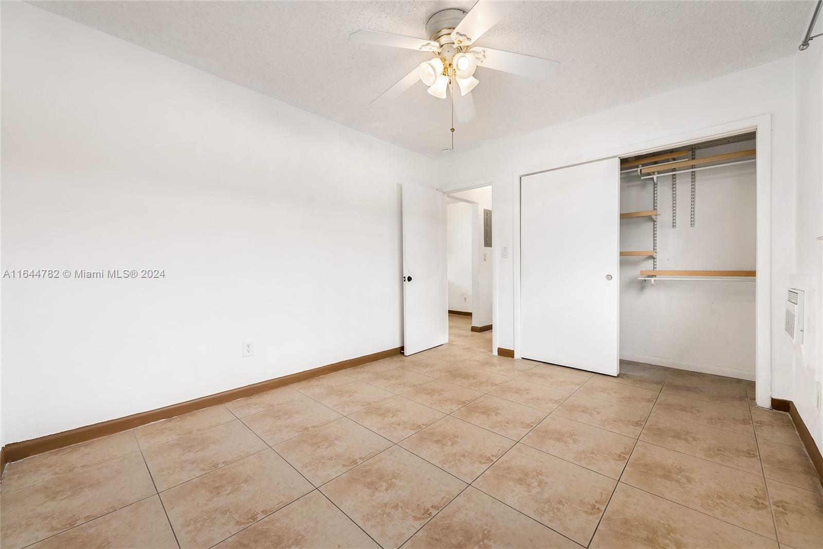 932 Moffett St # 6