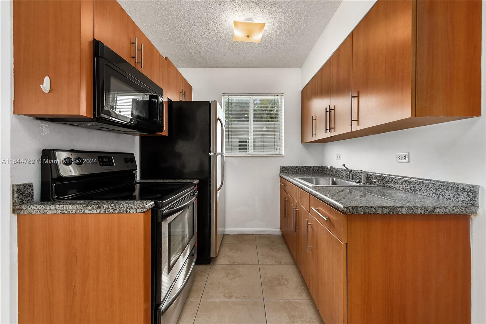 932 Moffett St # 6