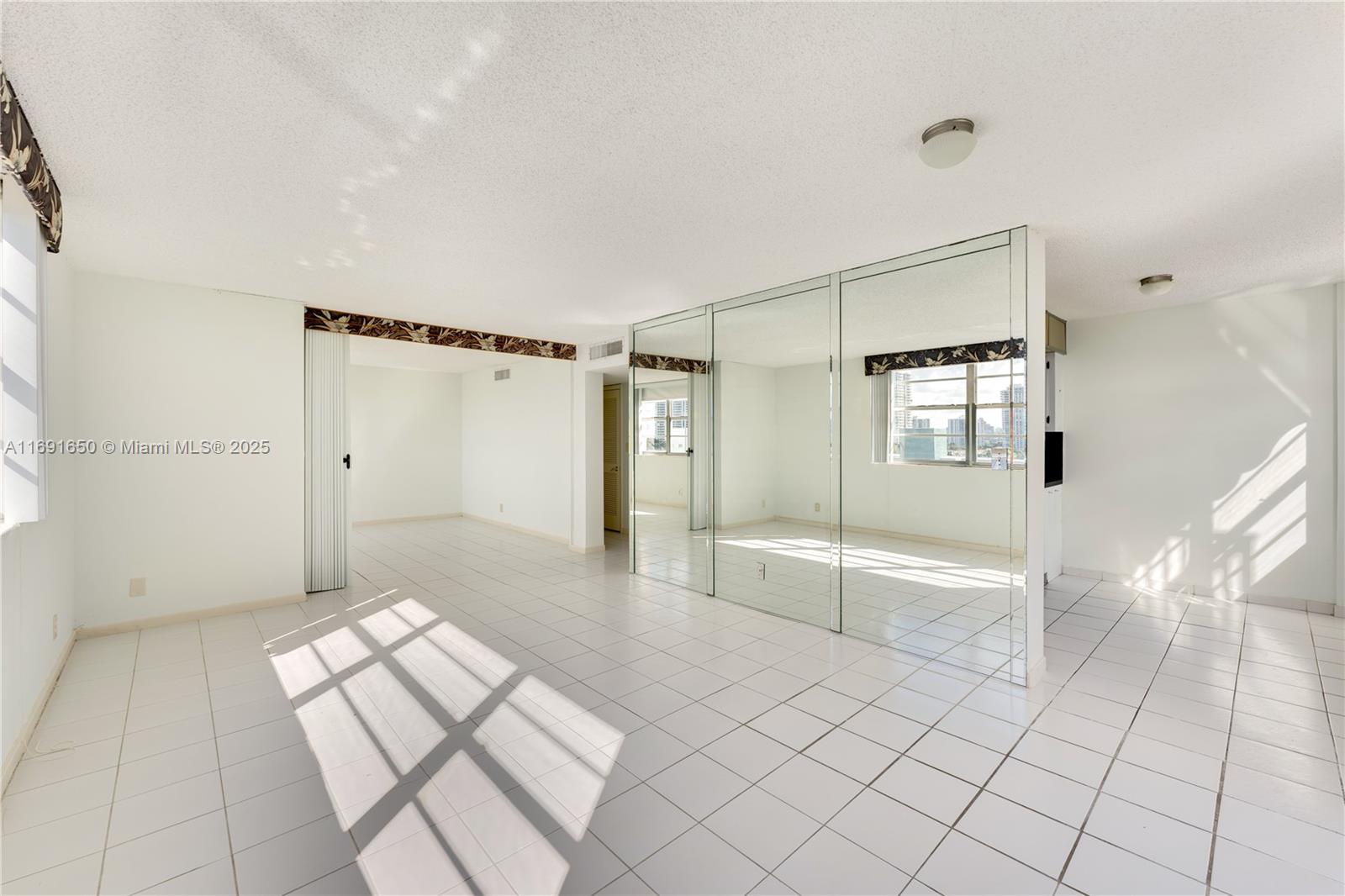 3161 S Ocean Dr # 806