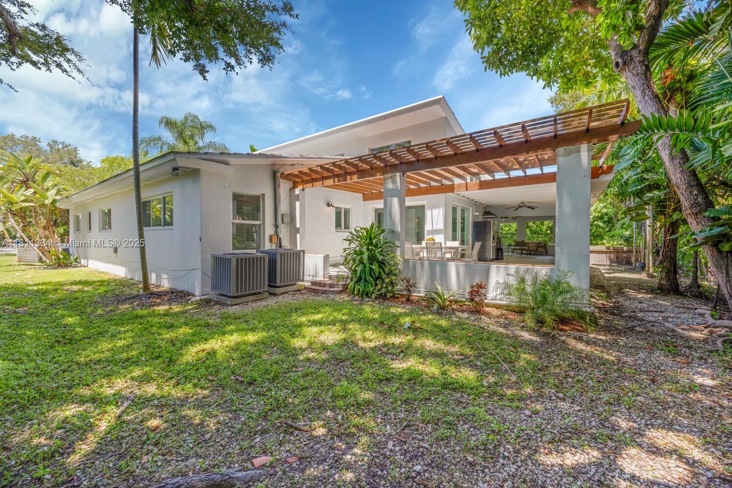 1535 Trevino Ave