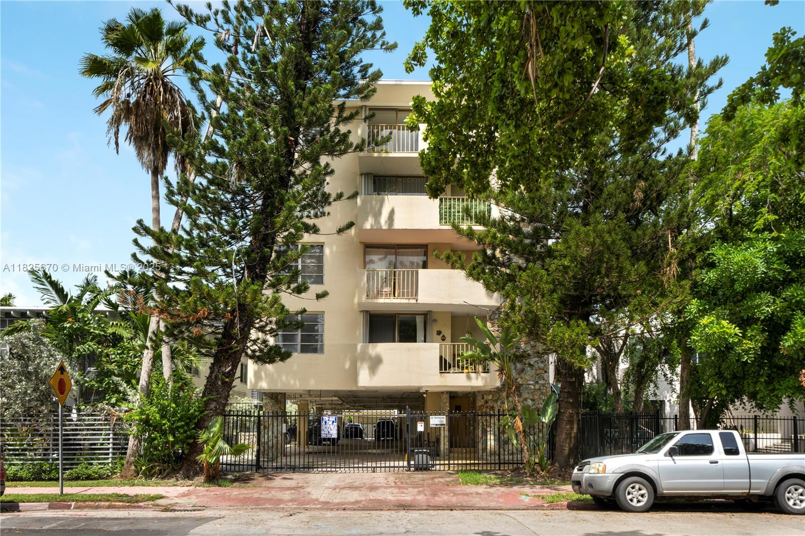 631 Jefferson Ave # 302