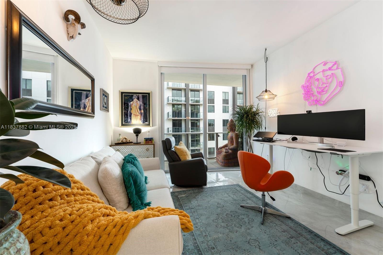1010 SW 2nd Ave Unit: LPH04