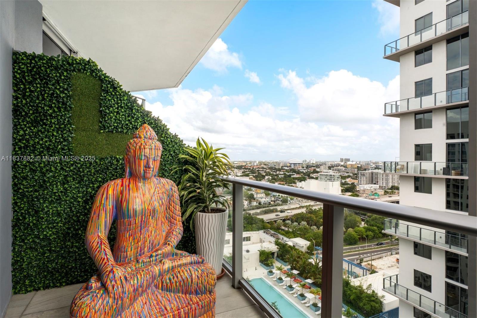 1010 SW 2nd Ave Unit: LPH04