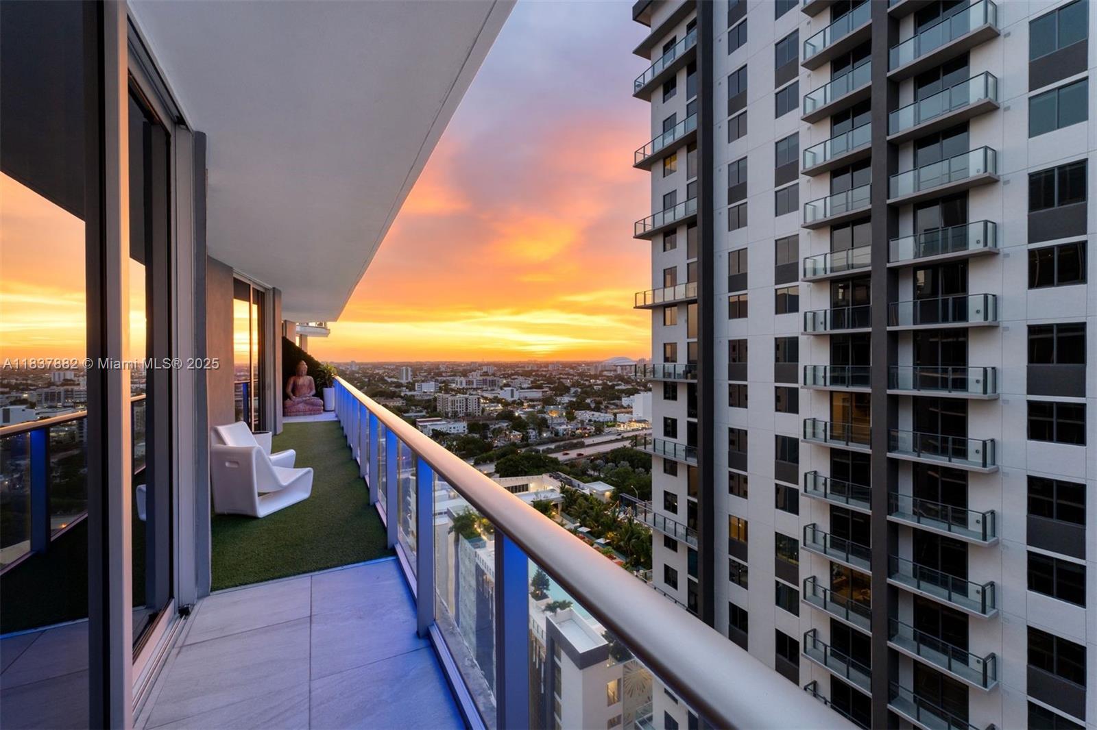 1010 SW 2nd Ave Unit: LPH04