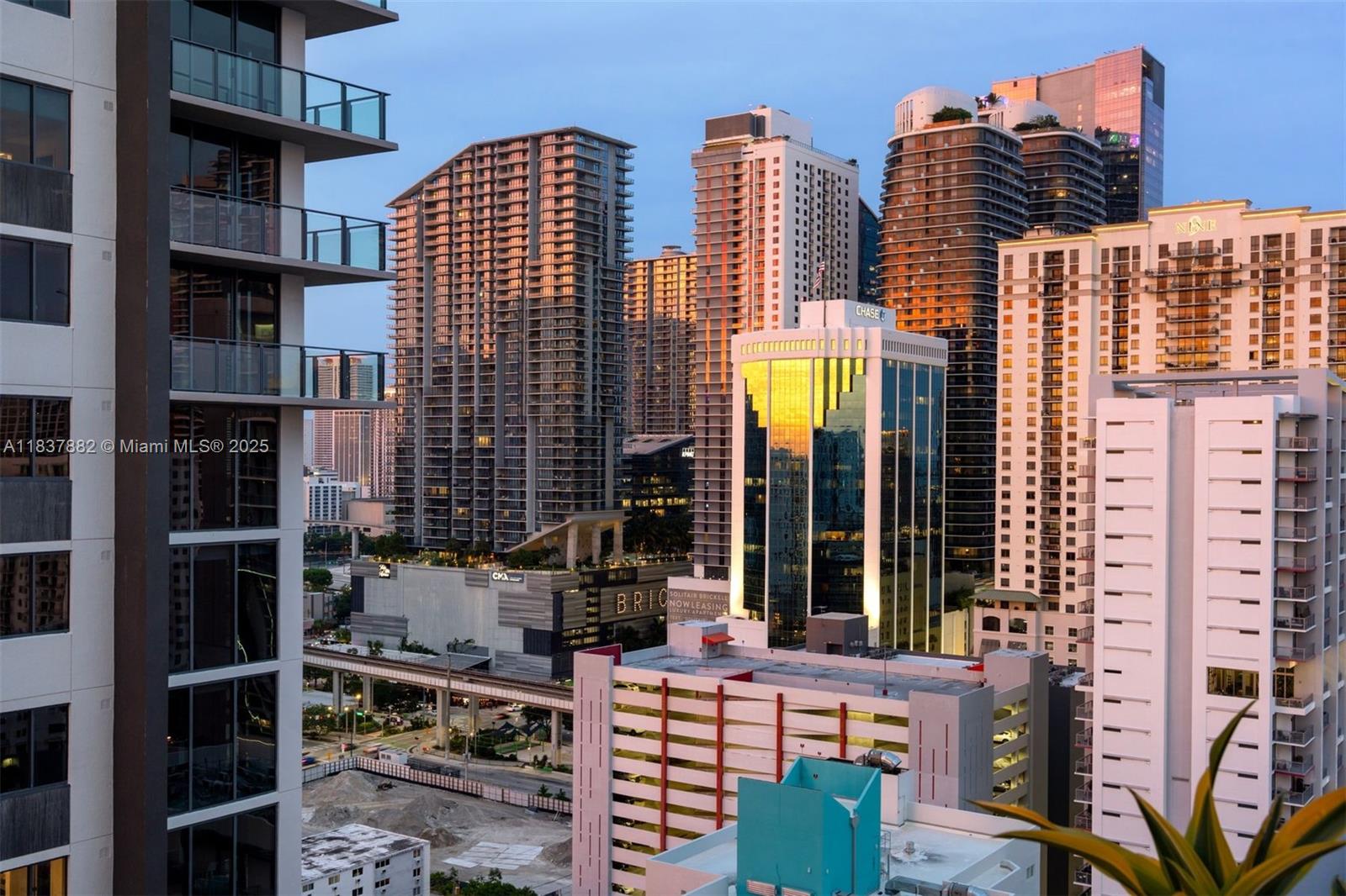 1010 SW 2nd Ave Unit: LPH04