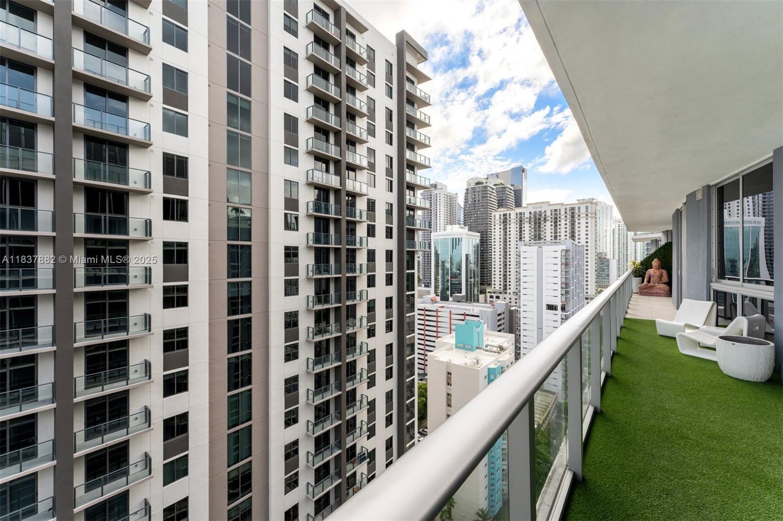 1010 SW 2nd Ave Unit: LPH04