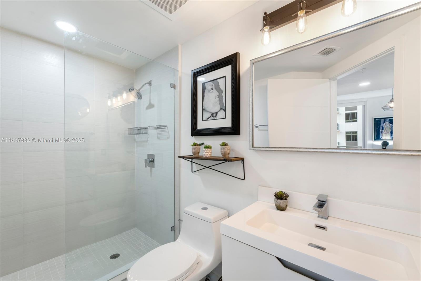 1010 SW 2nd Ave Unit: LPH04