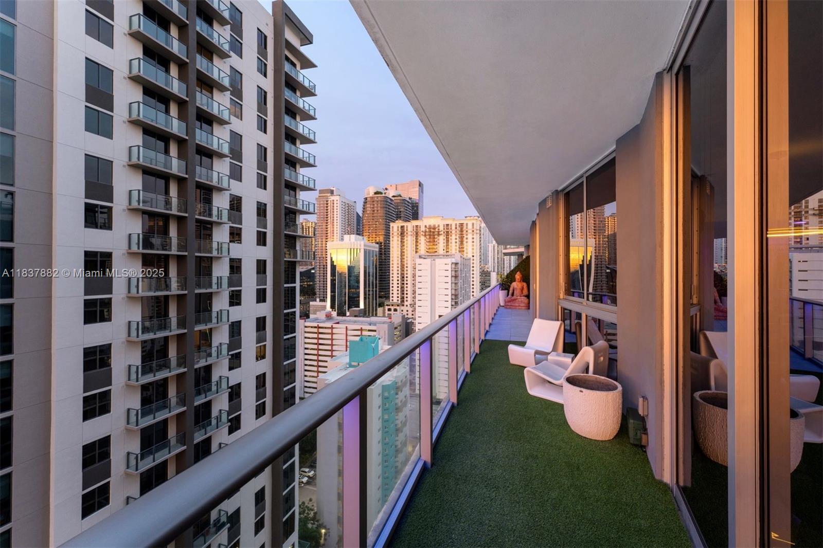 1010 SW 2nd Ave Unit: LPH04
