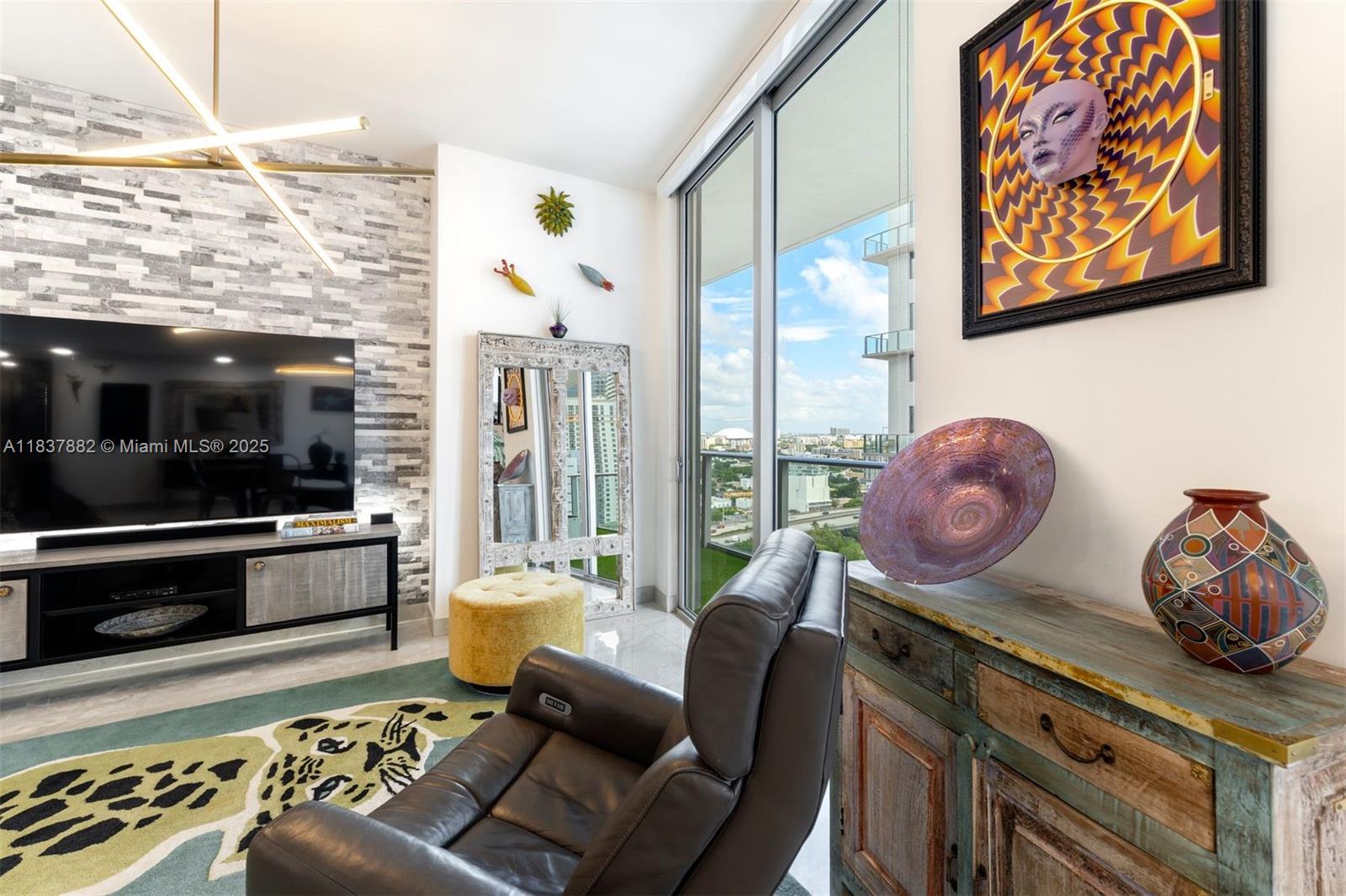 1010 SW 2nd Ave Unit: LPH04