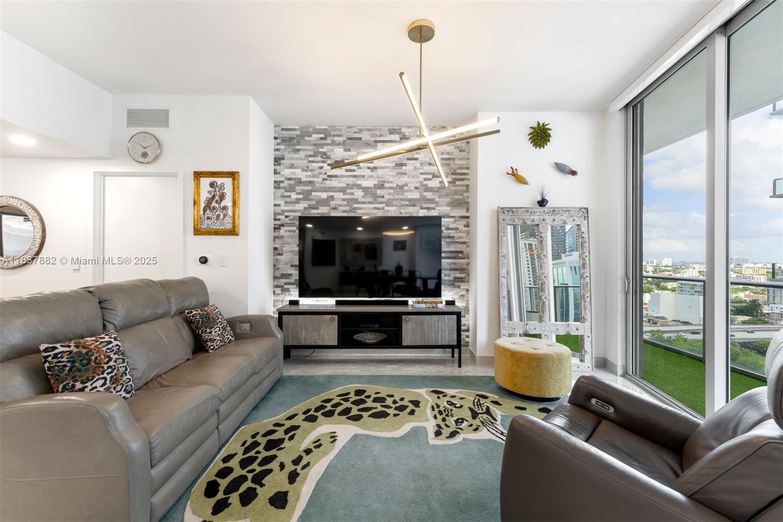 1010 SW 2nd Ave Unit: LPH04