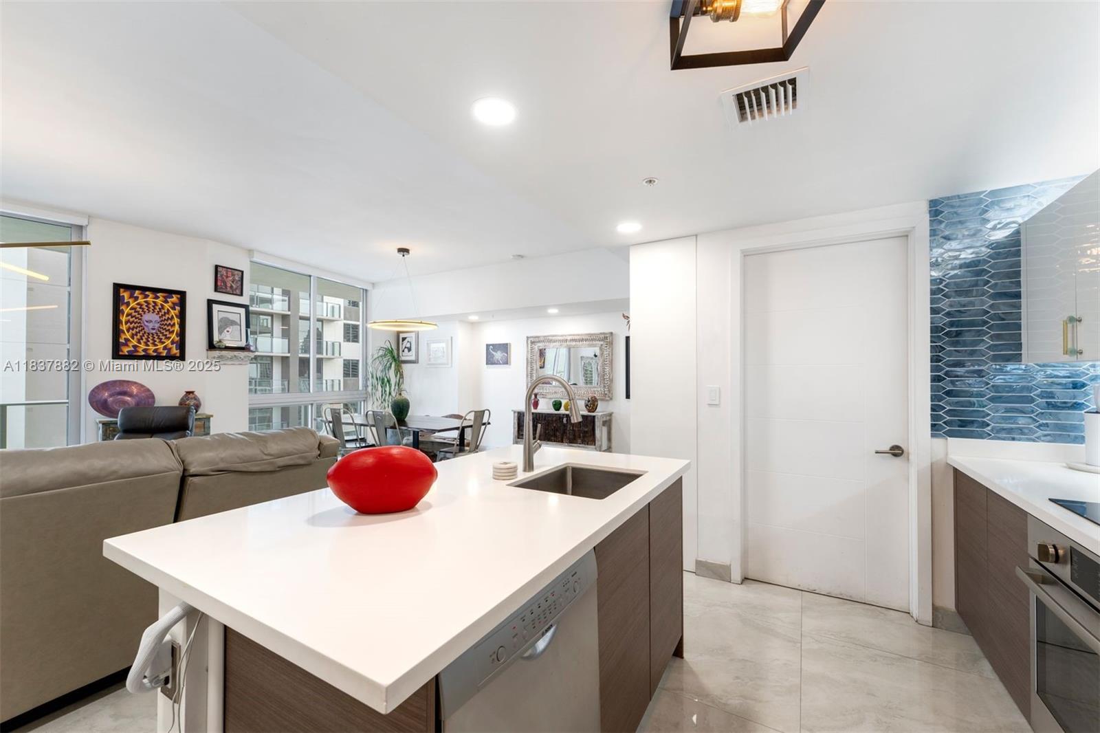 1010 SW 2nd Ave Unit: LPH04