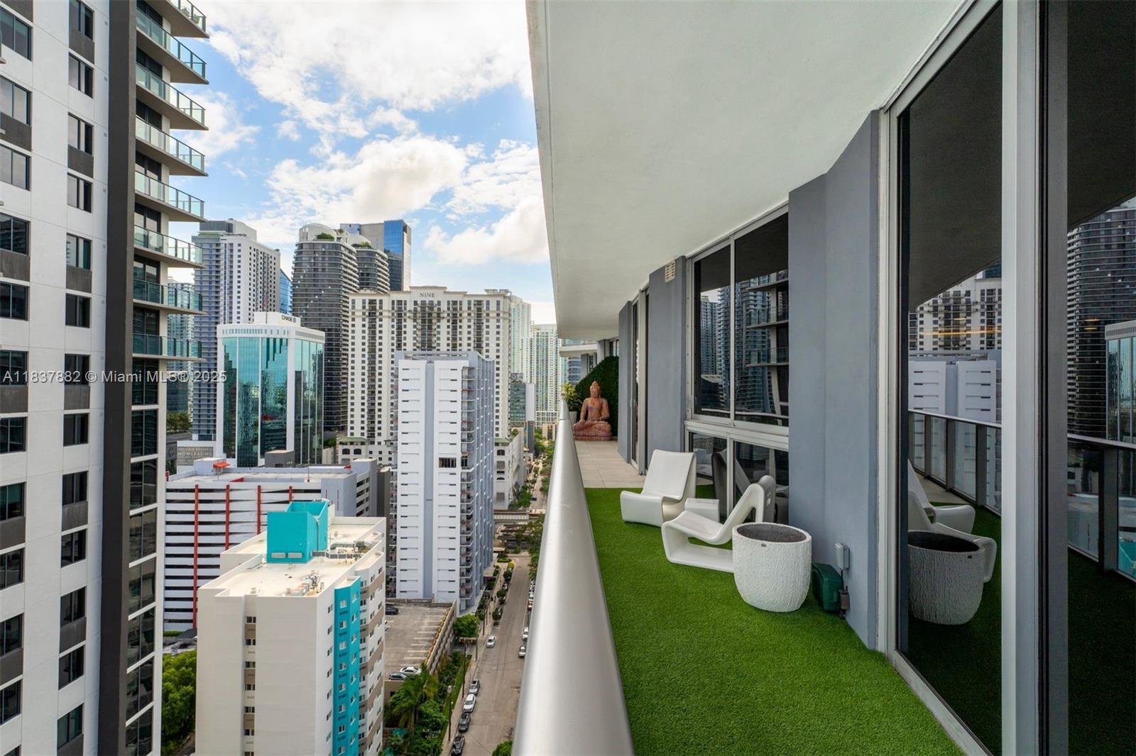 1010 SW 2nd Ave Unit: LPH04