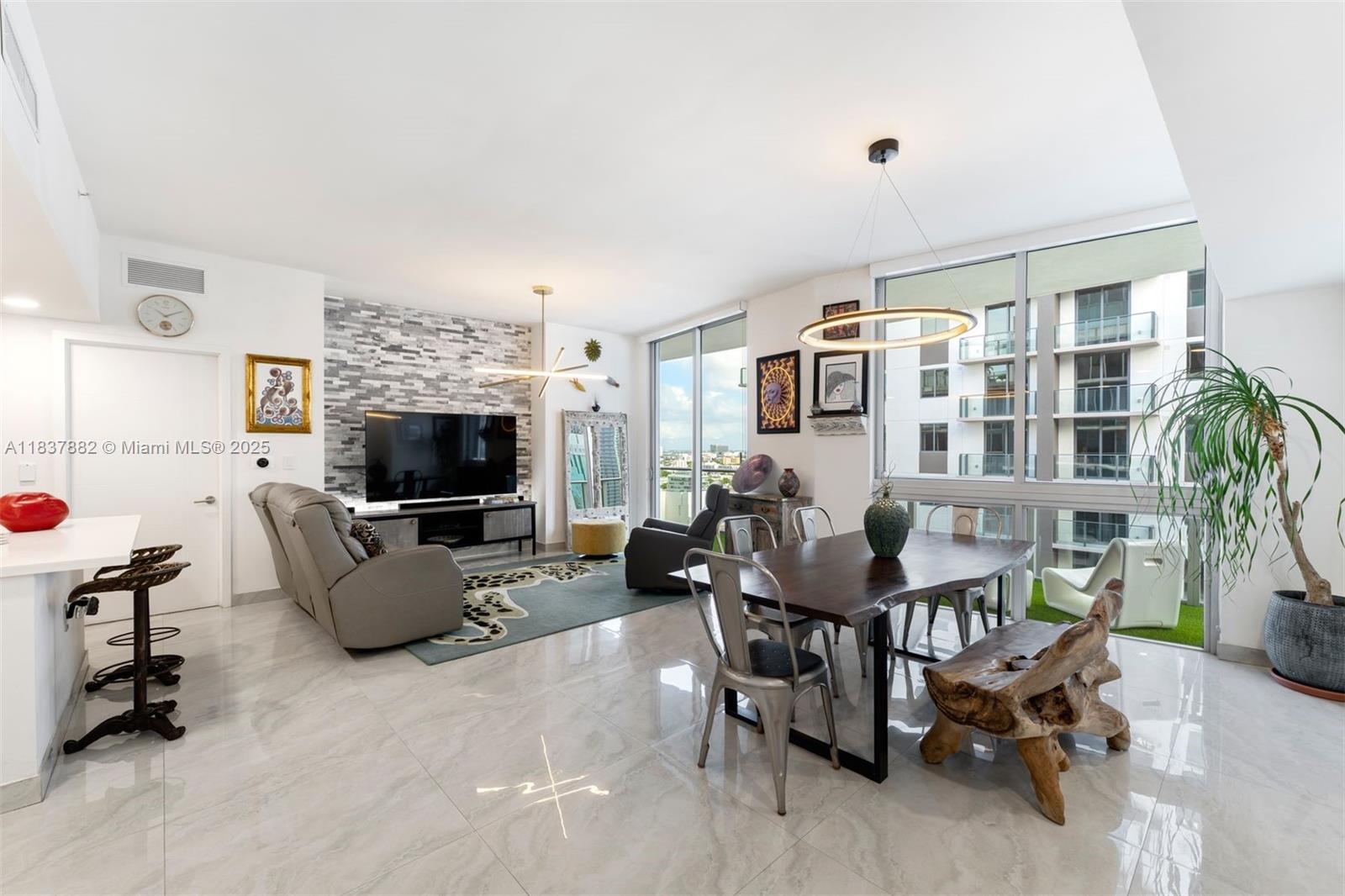 1010 SW 2nd Ave Unit: LPH04