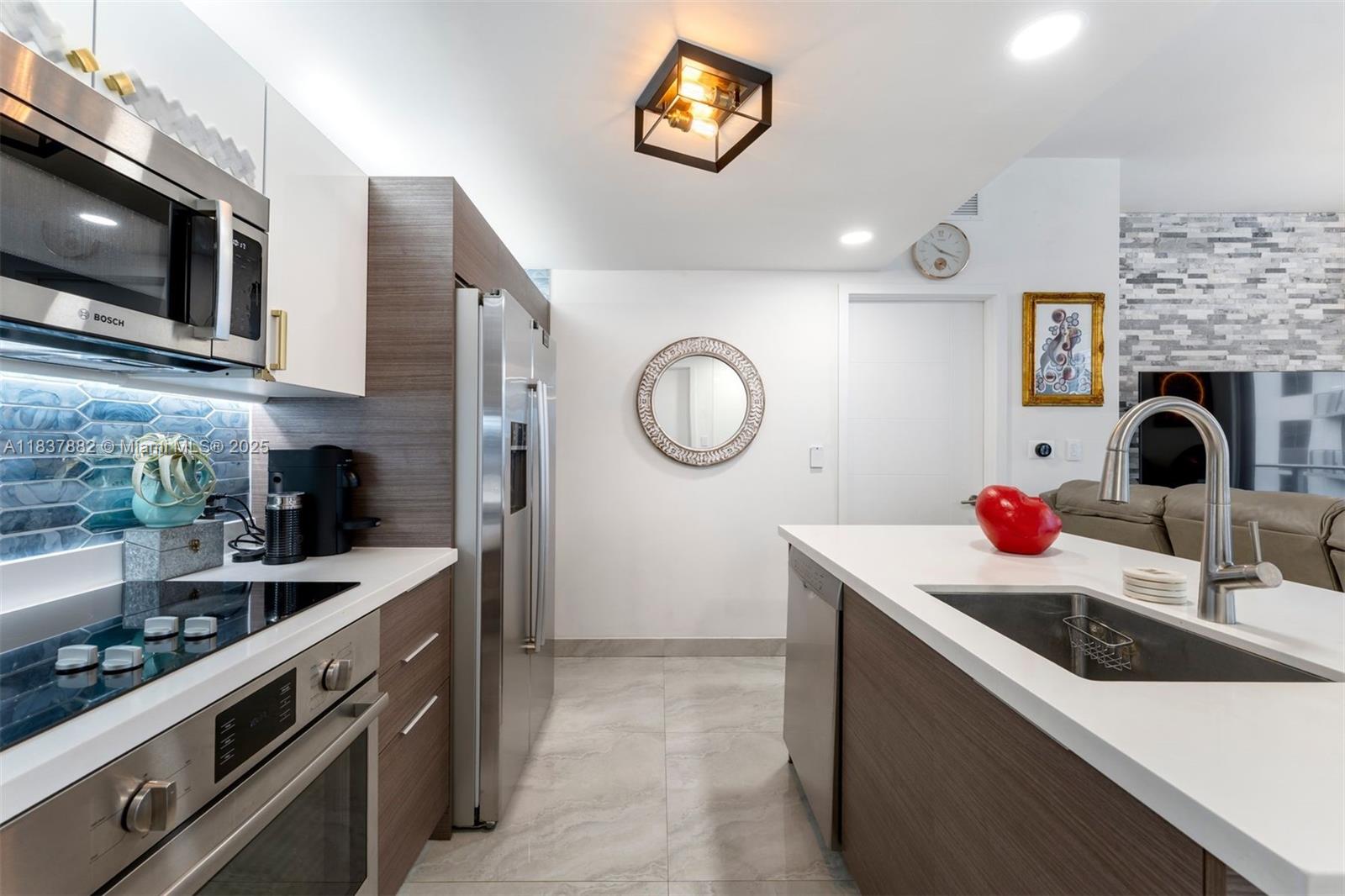 1010 SW 2nd Ave Unit: LPH04