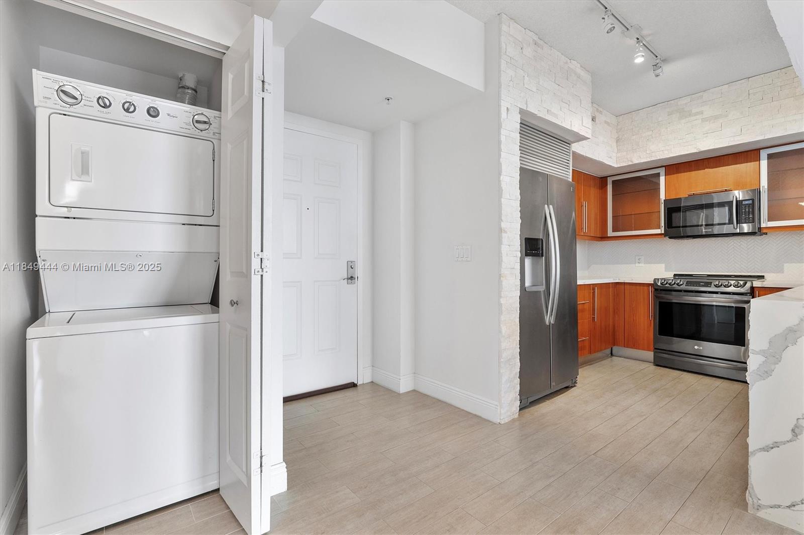 888 S Douglas Rd # 1415