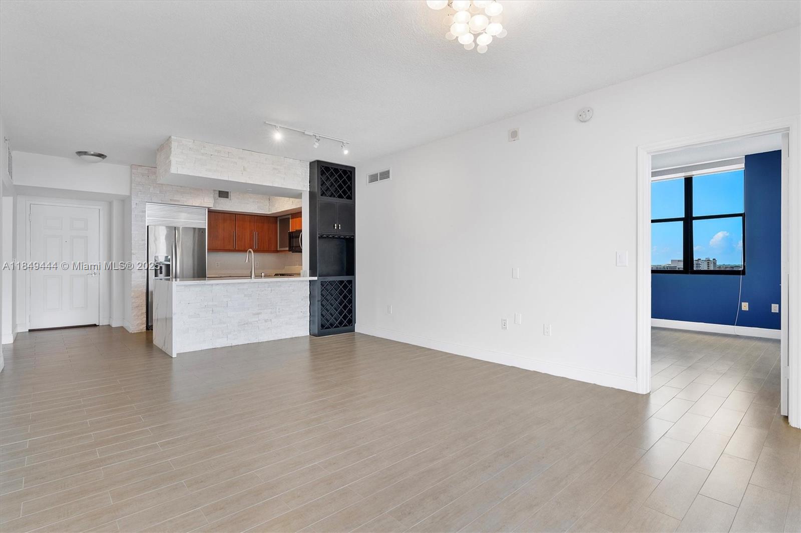 888 S Douglas Rd # 1415