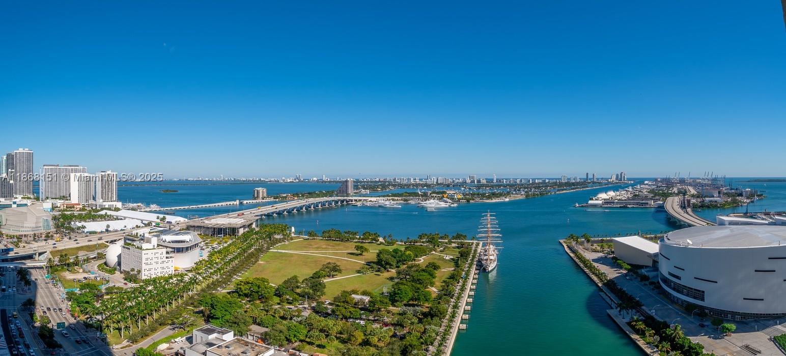888 Biscayne Blvd # 2712