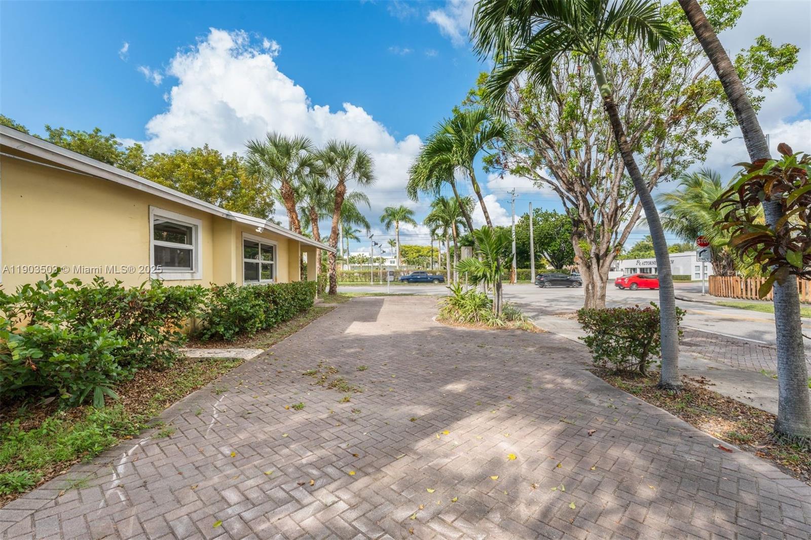 8670 SW 27th Ln, Miami