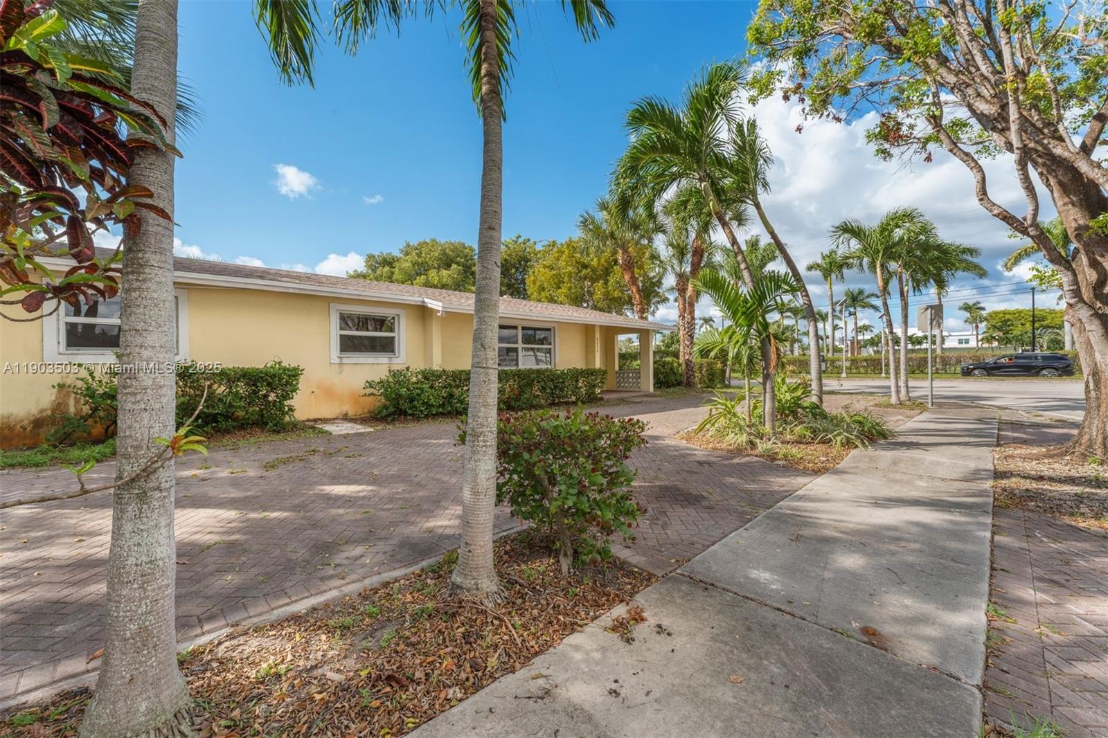 8670 SW 27th Ln, Miami