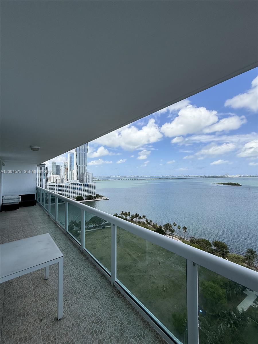 1800 N Bayshore Dr # 2107
