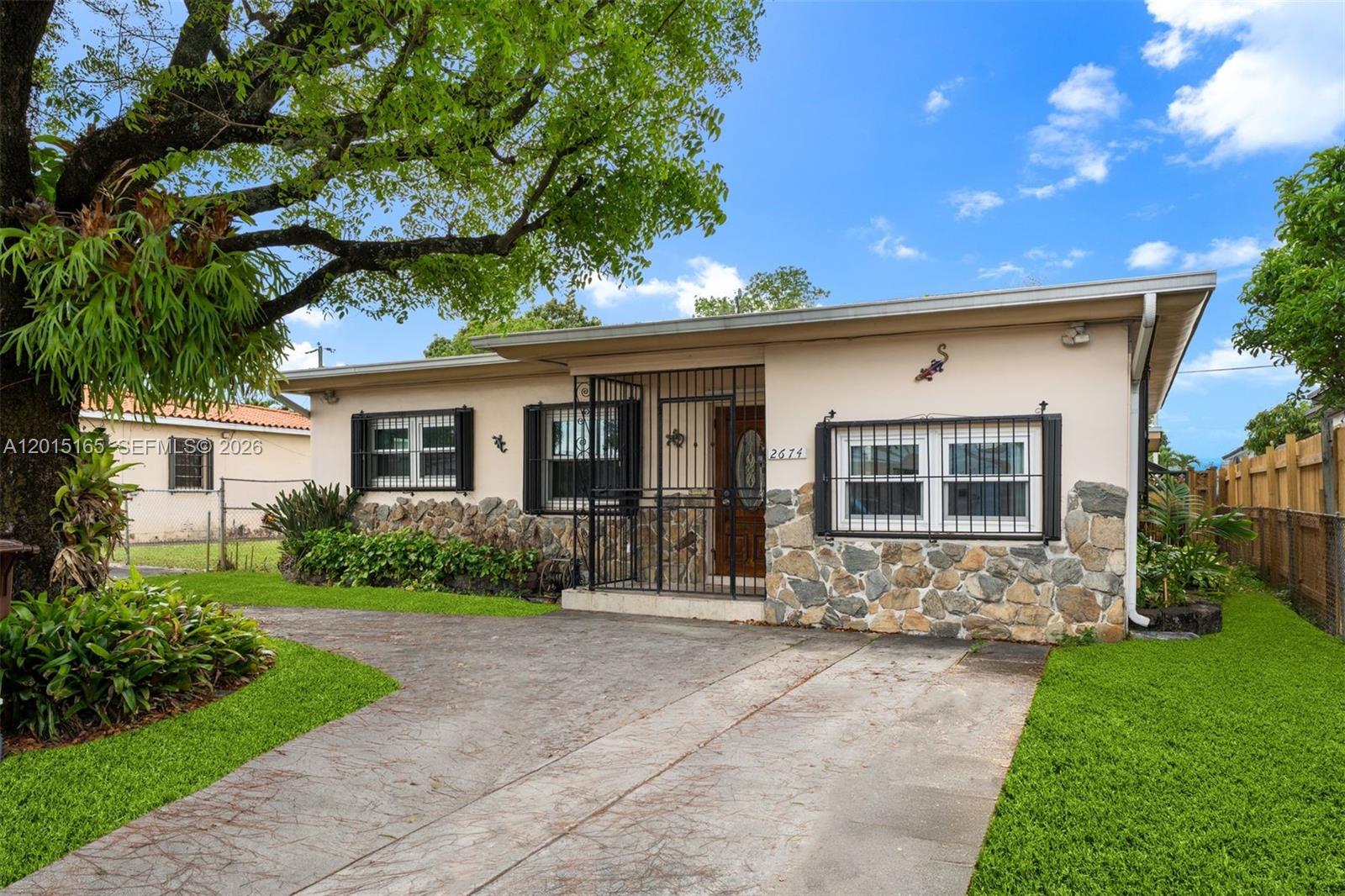2674 W 8th Ct