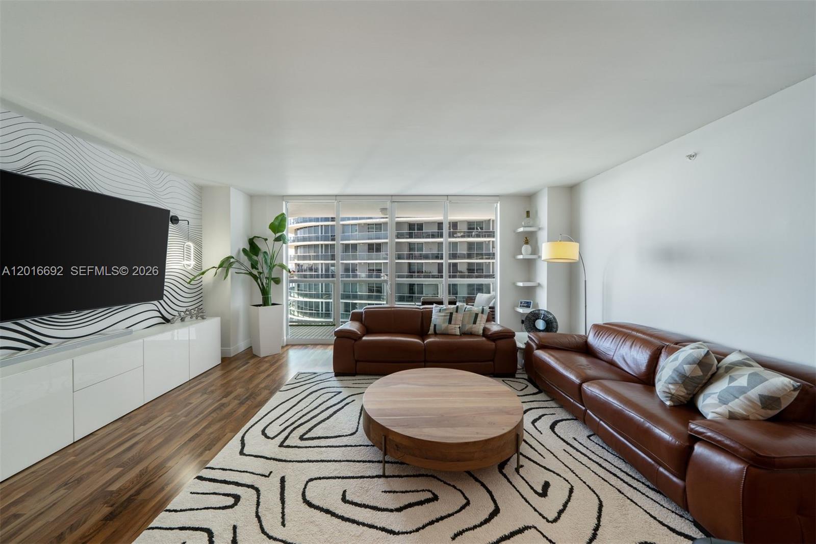 1800 N Bayshore Dr # 2111