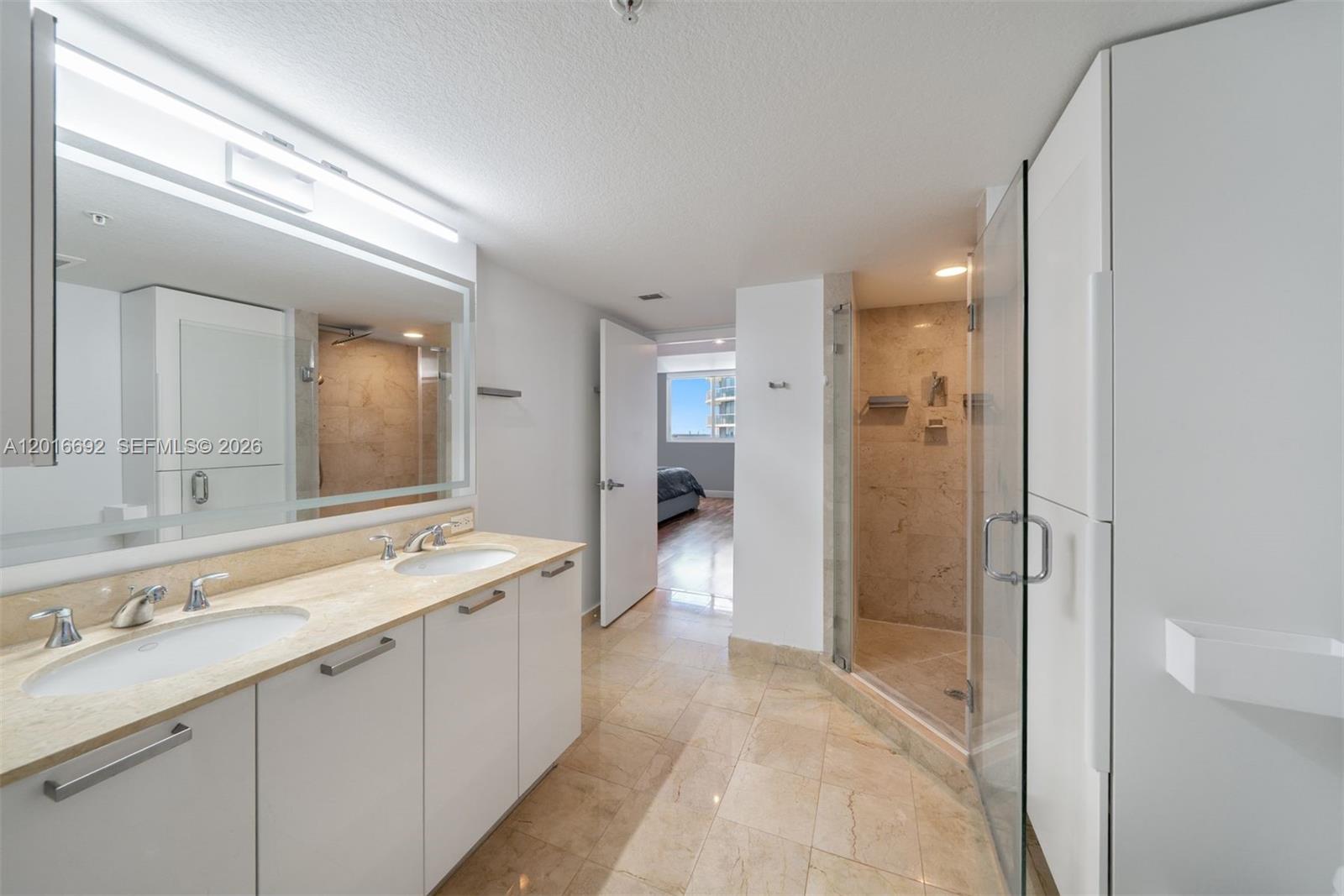 1800 N Bayshore Dr # 2111