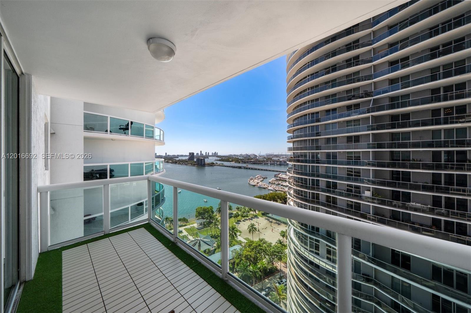 1800 N Bayshore Dr # 2111