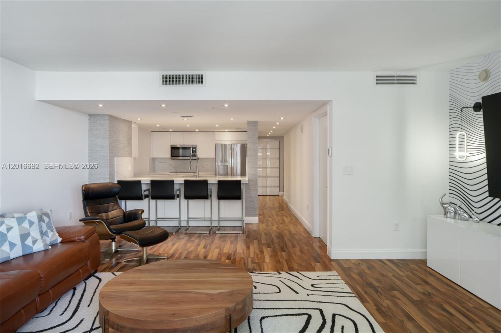 1800 N Bayshore Dr # 2111