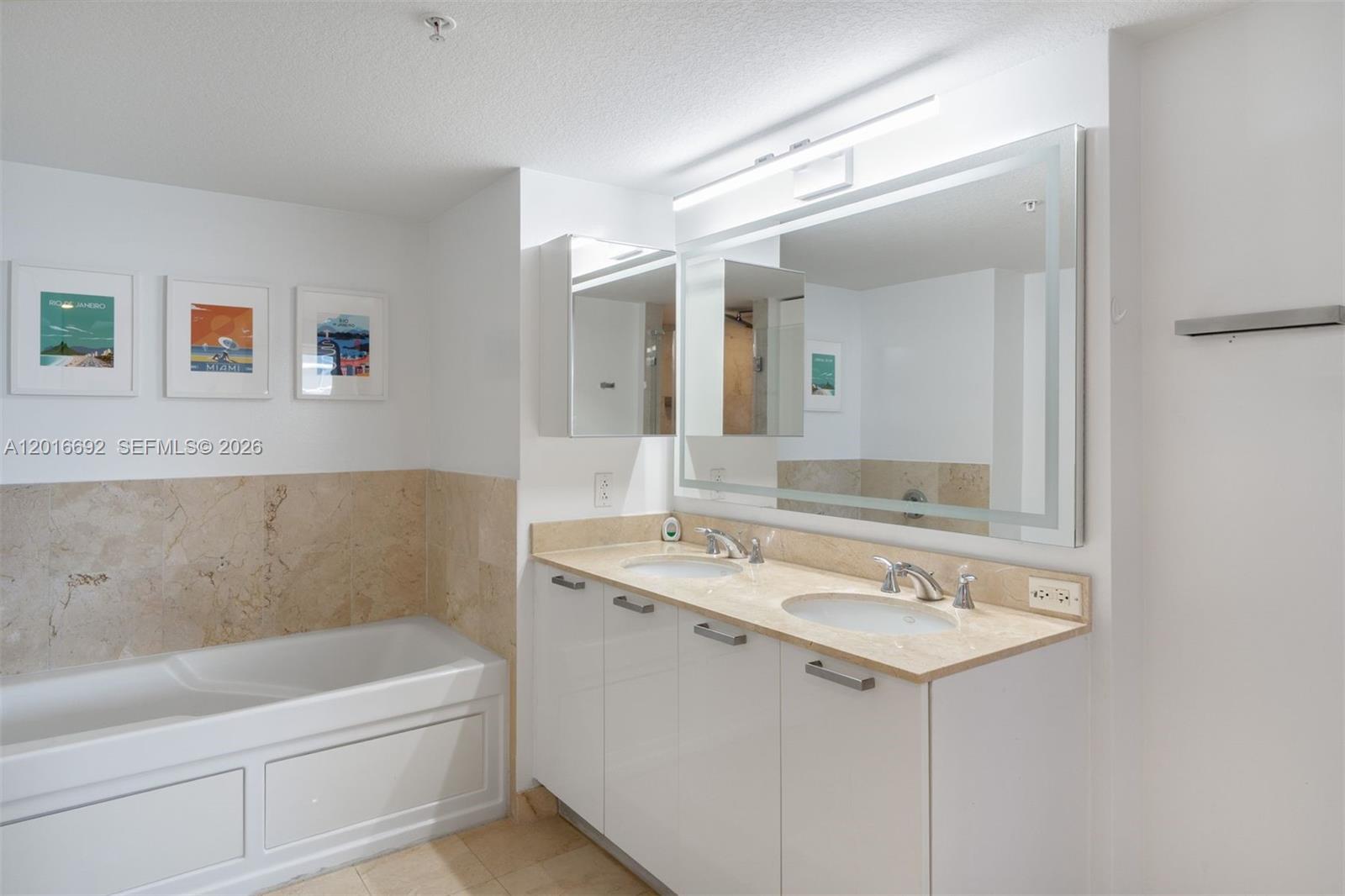 1800 N Bayshore Dr # 2111