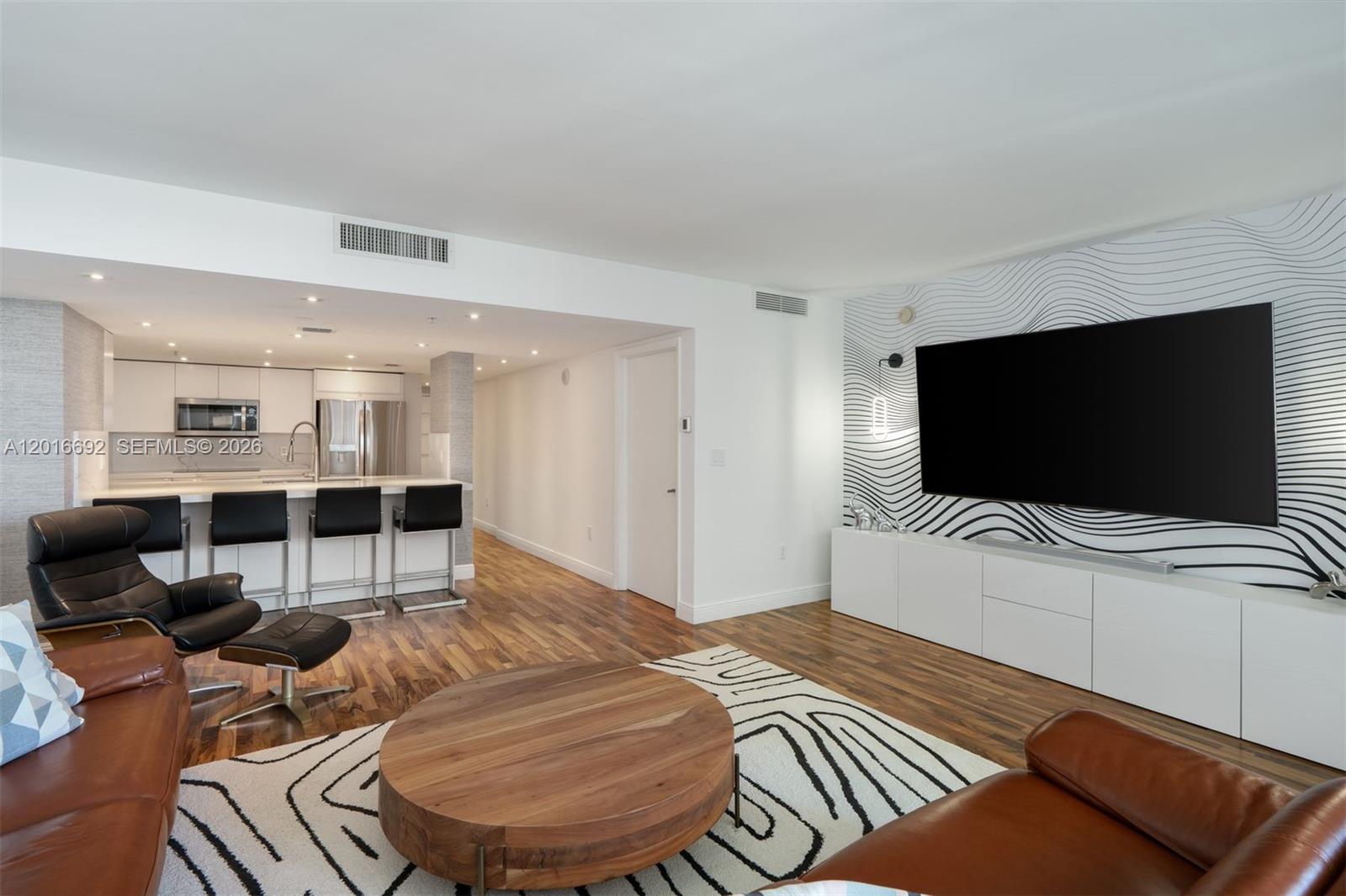 1800 N Bayshore Dr # 2111