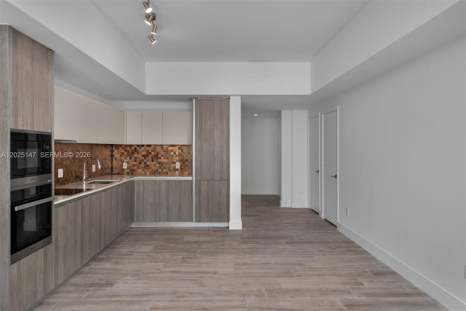 2900 NE 7th Ave # 504