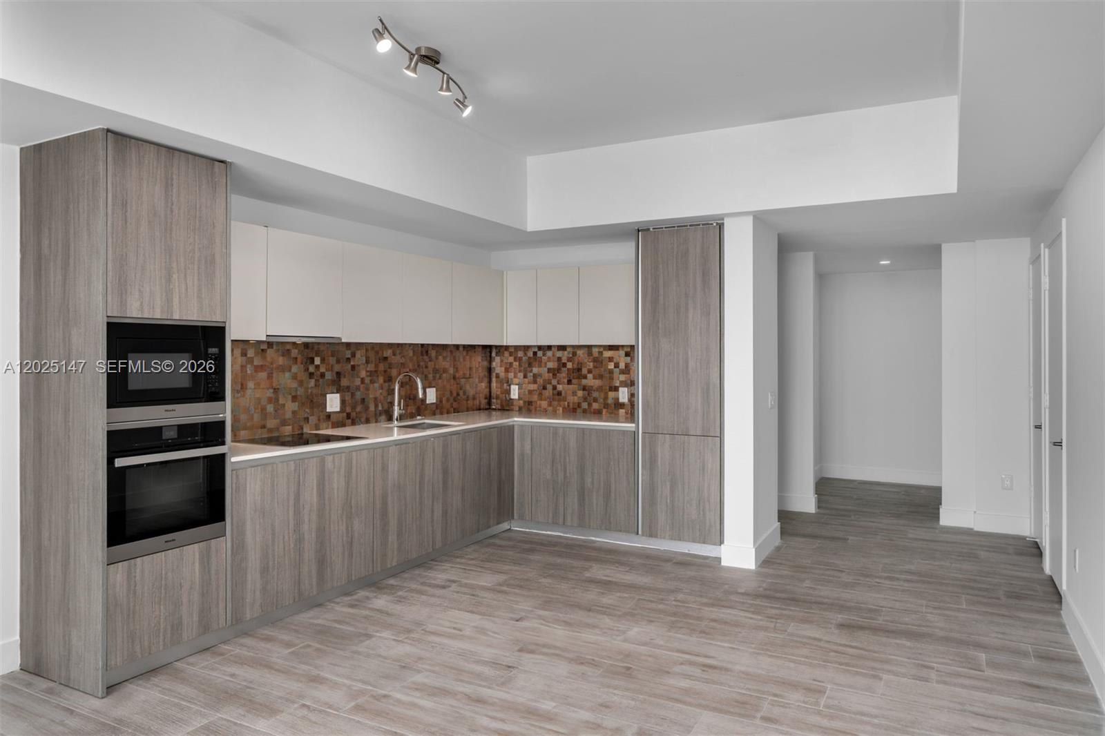 2900 NE 7th Ave # 504