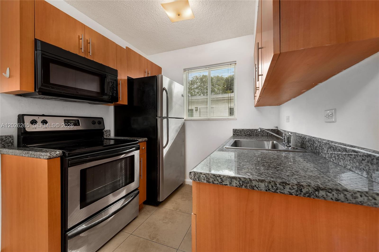 932 Moffett St # 6